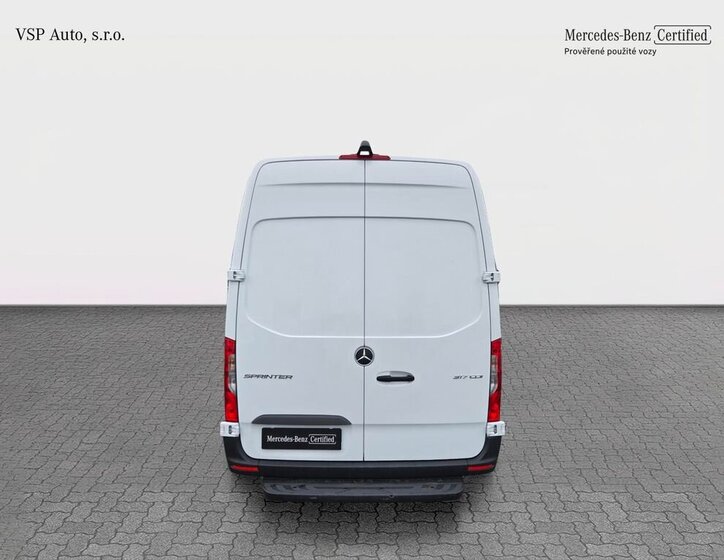 Mercedes-Benz Sprinter 4