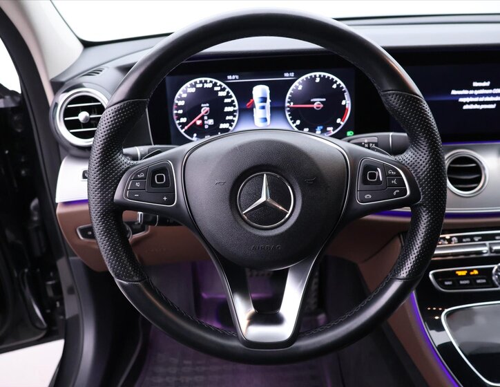 Mercedes-Benz Třídy E Sedan 2,0 l 143 kw