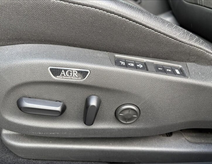 Opel Insignia Hatchback 2,0 l 128 kw