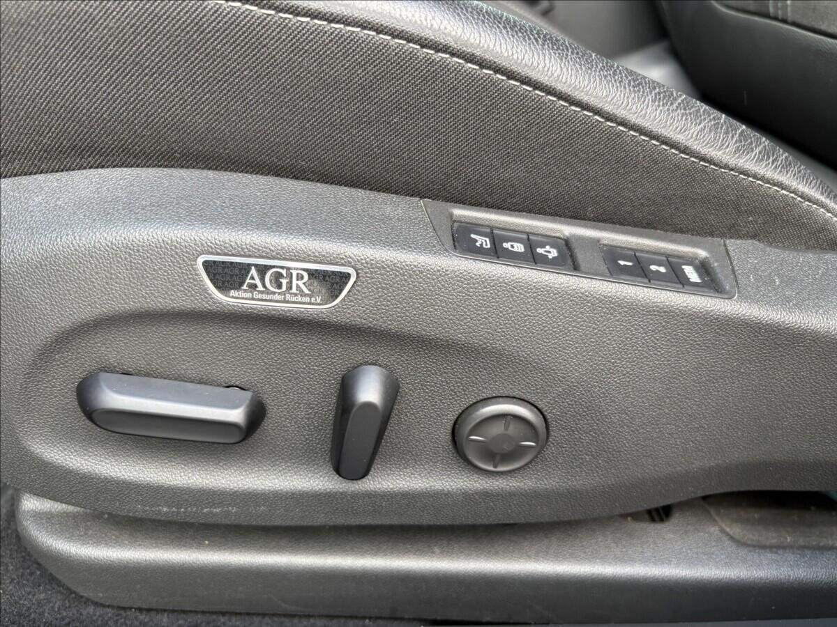 Opel Insignia Hatchback 2,0 l 128 kw
