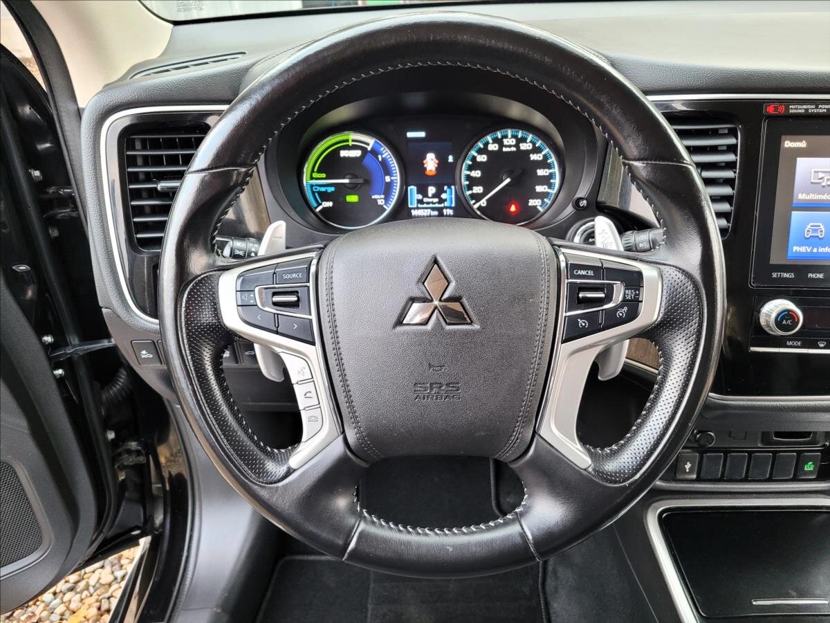 Mitsubishi Outlander SUV 2,4 l 165 kw