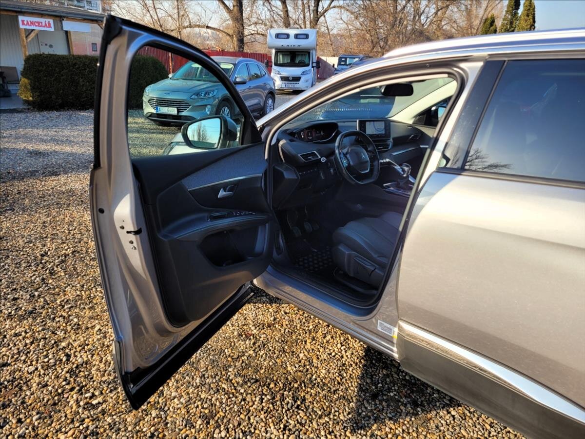 Peugeot 5008 SUV / Terénní 1,5 l 96 kw
