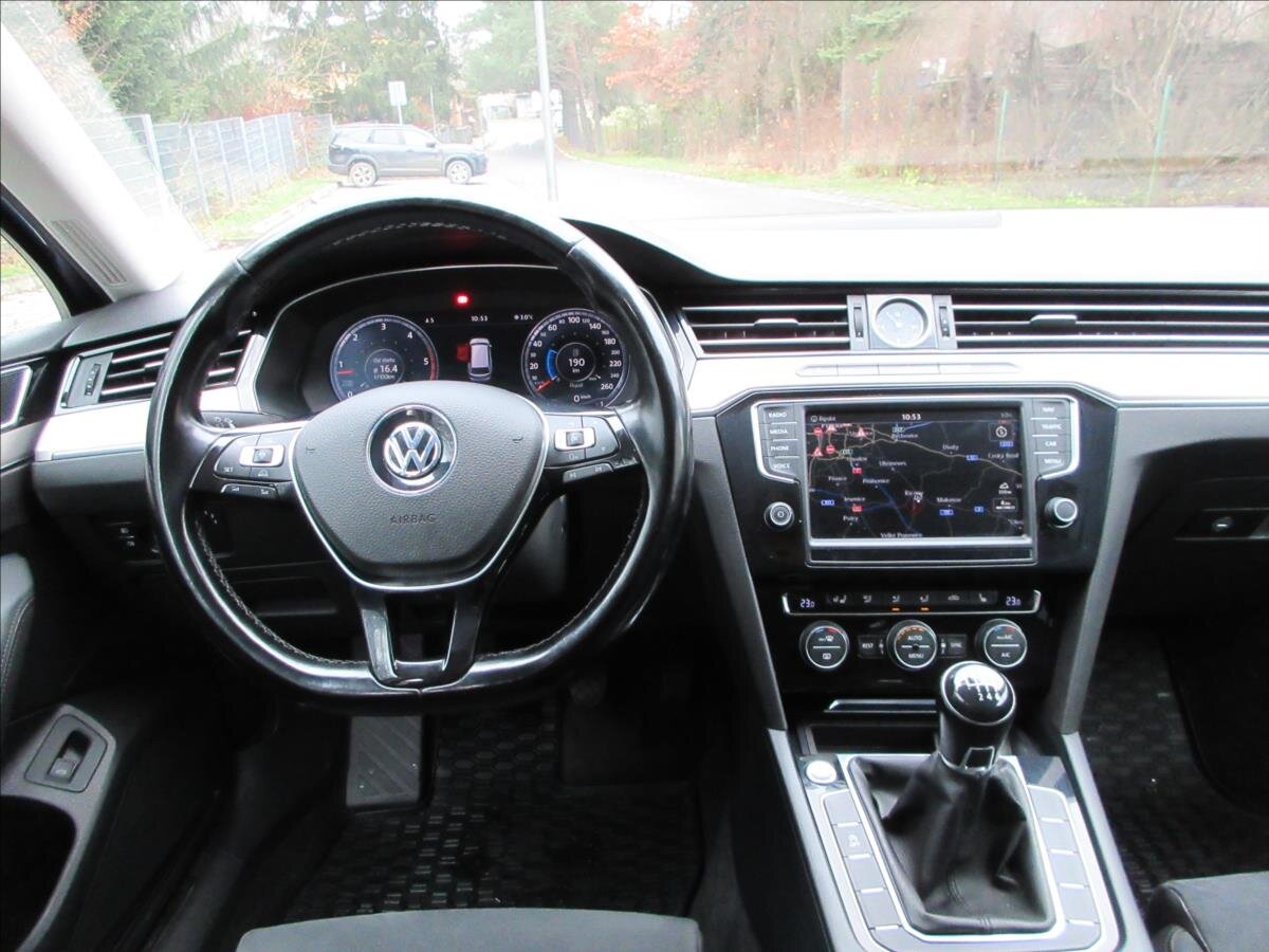 Volkswagen Passat Kombi 1,6 l 88 kw