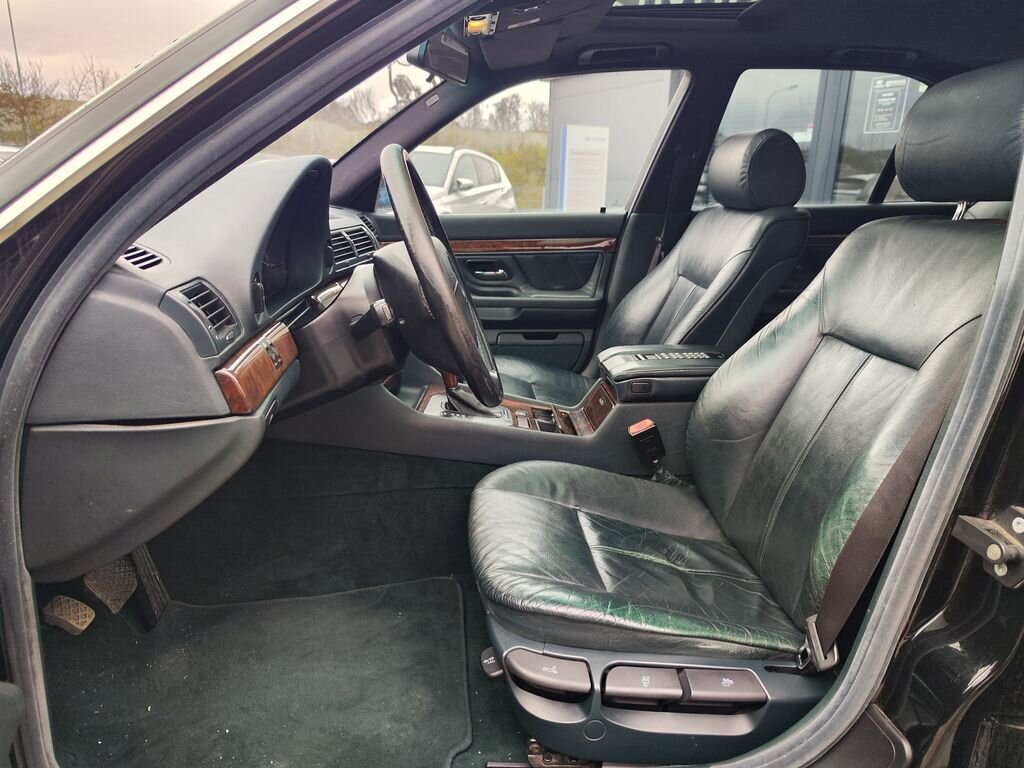 BMW Řada 7 Sedan / Limuzína 2,8 l 142 kw