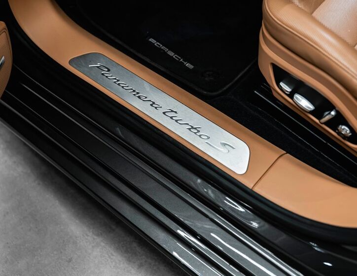 Porsche Panamera 16