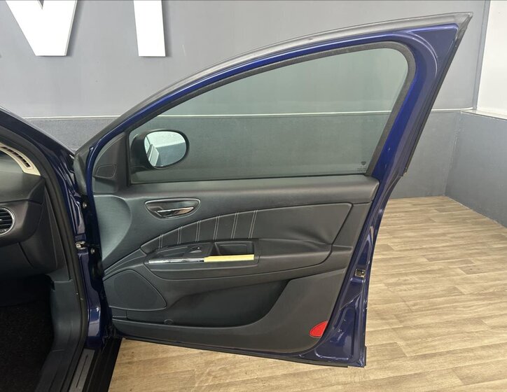 Lancia Delta Hatchback 1,6 l 88 kw