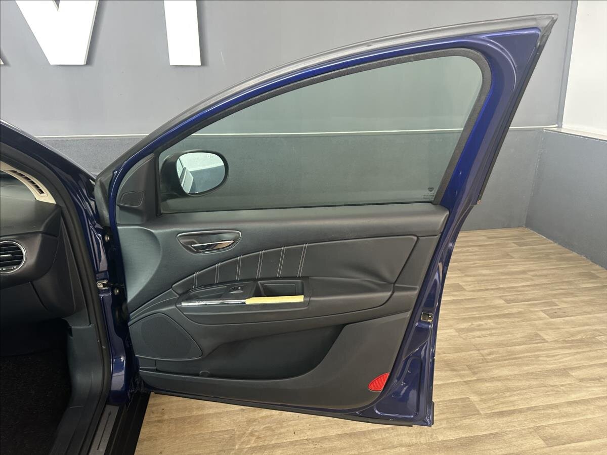 Lancia Delta Hatchback 1,6 l 88 kw