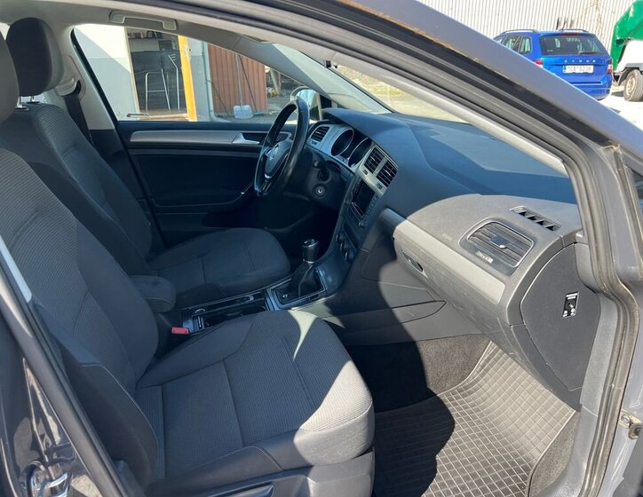 Volkswagen Golf Kombi 1,6 l 77 kw