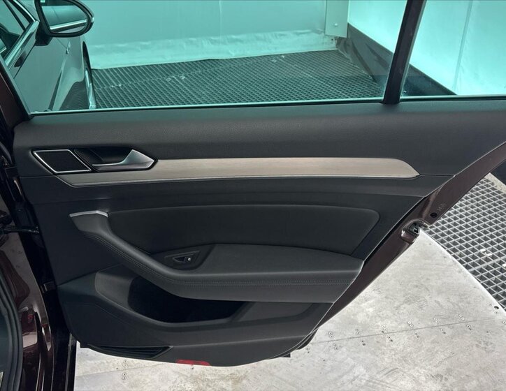 Volkswagen Passat Sedan / Limuzína 2,0 l 140 kw