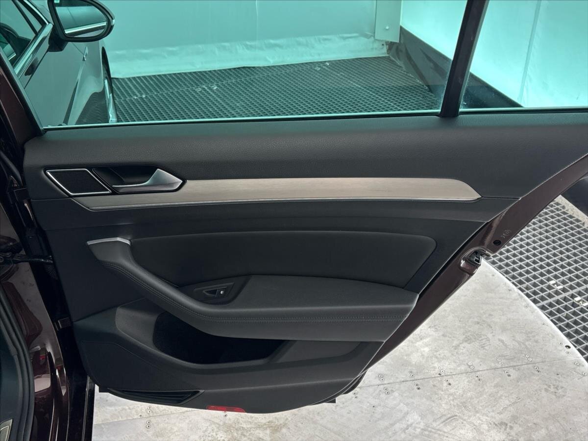 Volkswagen Passat Sedan / Limuzína 2,0 l 140 kw