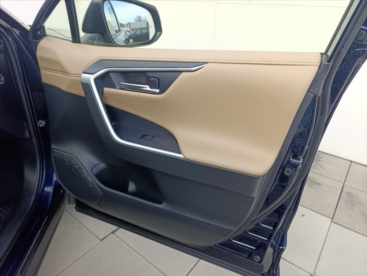 Toyota RAV4 SUV 2,5 l 131 kw