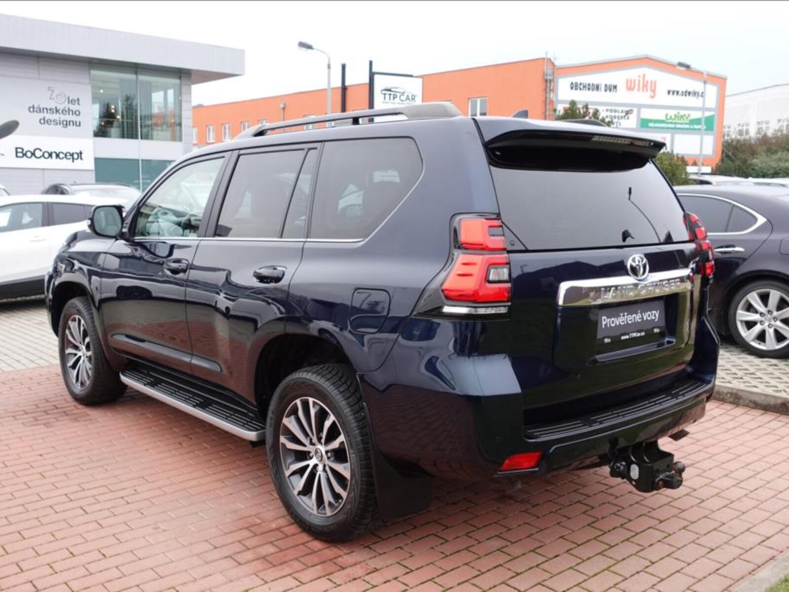 Toyota Land Cruiser 6