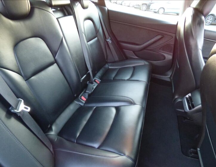 Tesla Model 3 Sedan 0,0 377 kw