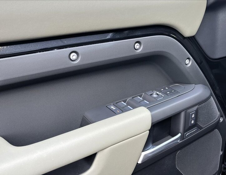 Land Rover Defender SUV / Terénní 3,0 l 183 kw