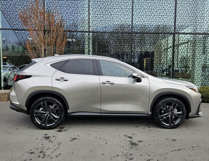 Lexus NX 350h SUV / Terénní 2,5 l 147 kw