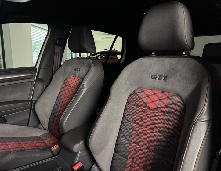 Volkswagen Golf Hatchback 2,0 l 213 kw