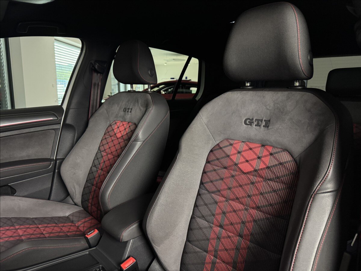 Volkswagen Golf Hatchback 2,0 l 213 kw