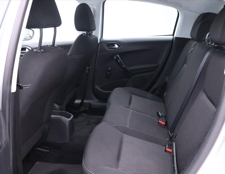 Peugeot 208 Hatchback 1,2 l 60 kw