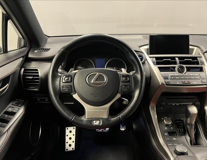 Lexus NX 300h 5