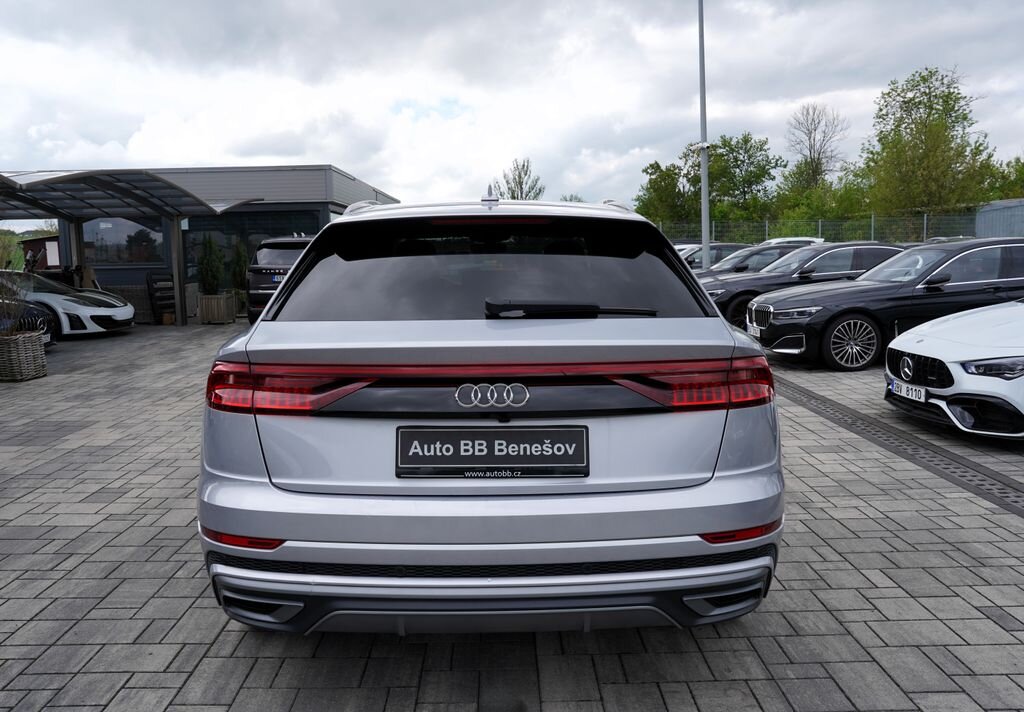 Audi Q8 SUV / Terénní 3,0 l 250 kw