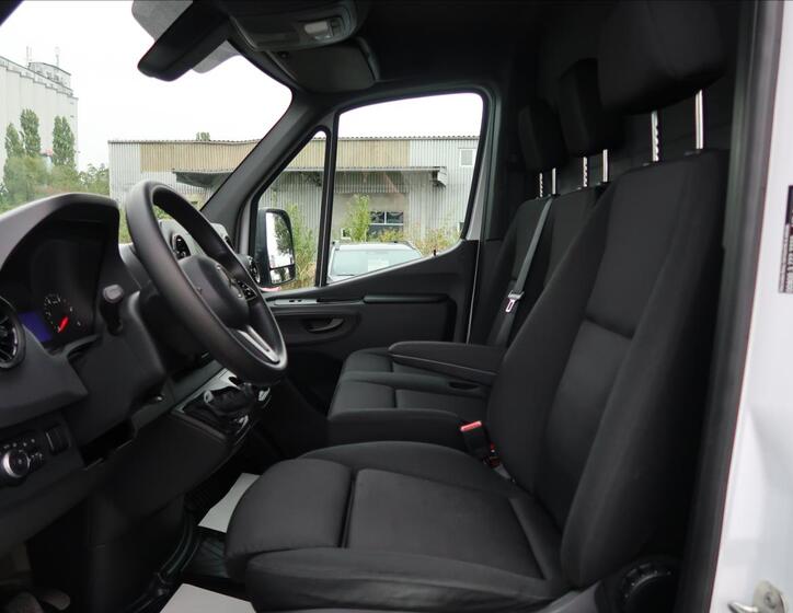 Mercedes-Benz Sprinter 12