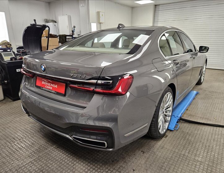 BMW Řada 7 Sedan 3,0 l 195 kw