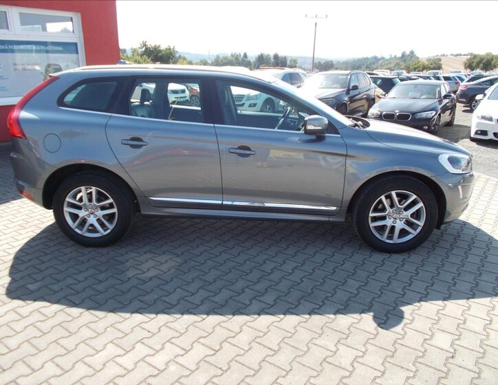 Volvo XC60 SUV / Terénní 2,0 l 110 kw