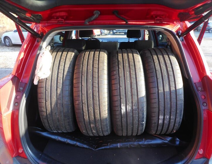 Toyota RAV4 SUV 2,0 l 111 kw