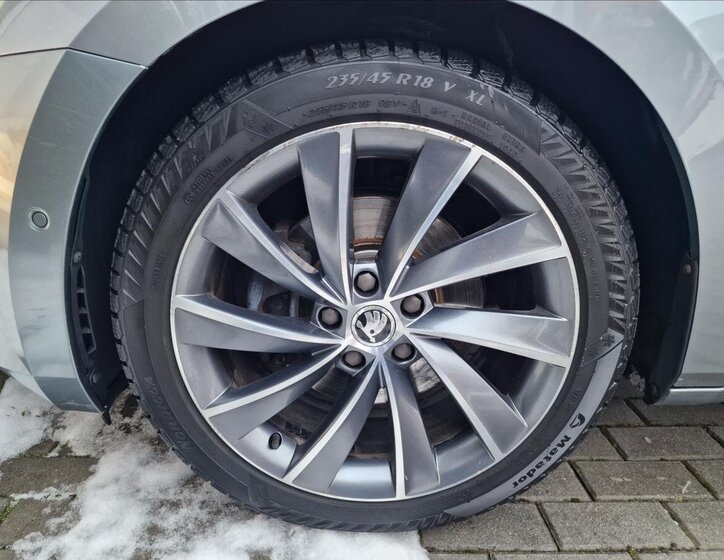 Škoda Superb Liftback 2,0 l 140 kw