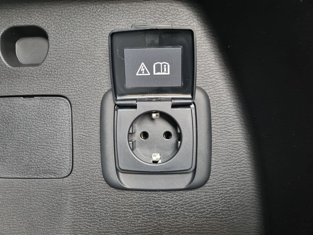 Mitsubishi Outlander SUV 2,4 l 225 kw