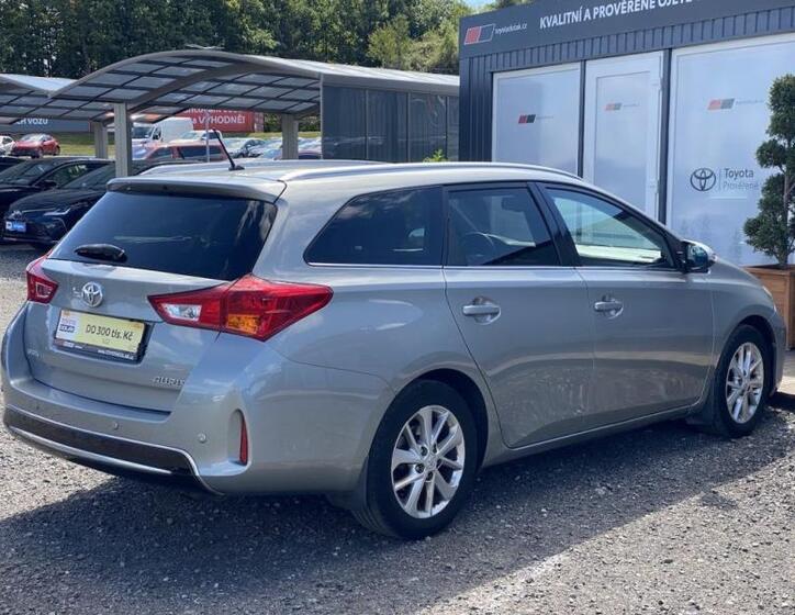 Toyota Auris 11
