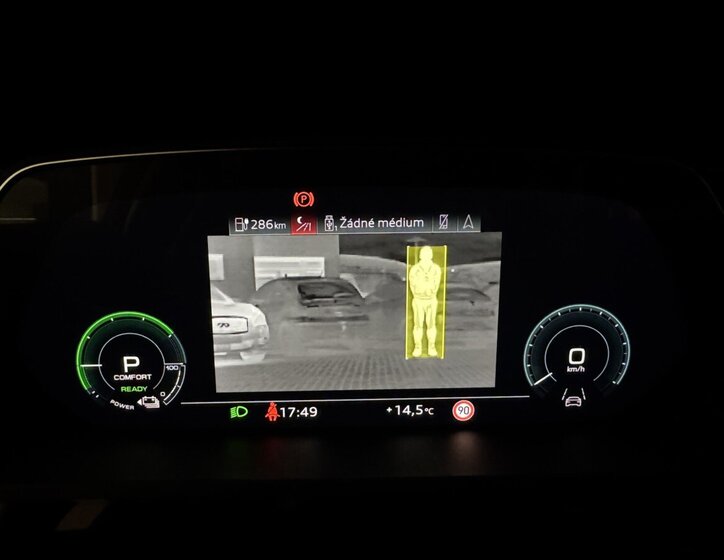 Audi e-tron SUV / Terénní 0,0 300 kw