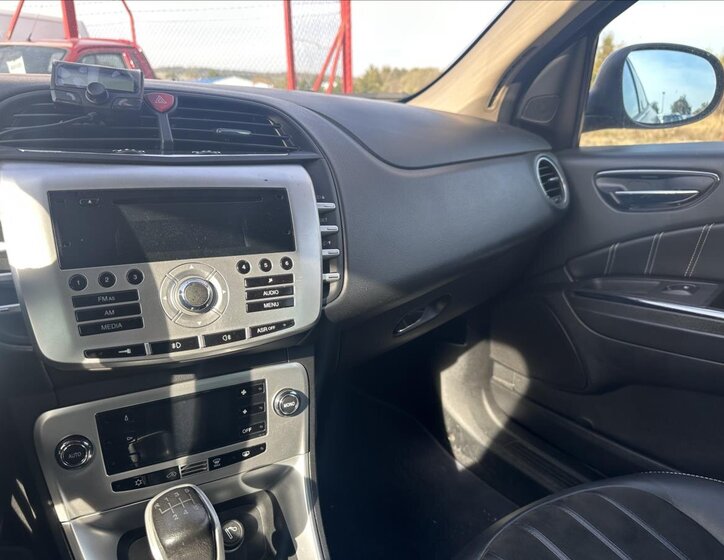 Lancia Delta Hatchback 1,4 l 88 kw