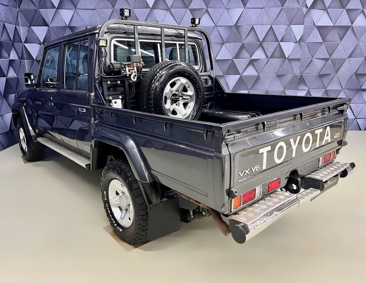 Toyota Land Cruiser 5