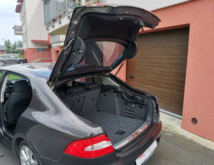 Škoda Superb Ostatní 1,8 l 118 kw