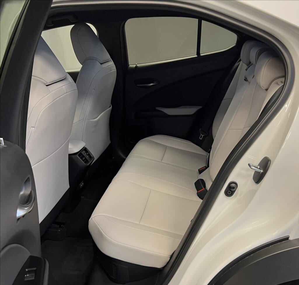 Lexus UX 300h Hatchback 2,0 l 146 kw