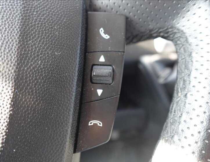 Peugeot Boxer Valník 2,2 l 121 kw