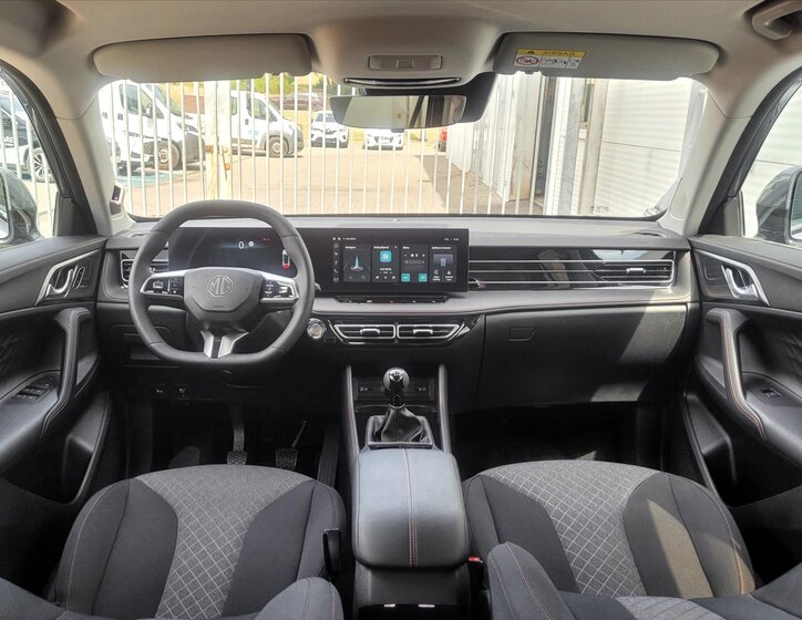 MG HS SUV / Terénní 1,5 l 125 kw