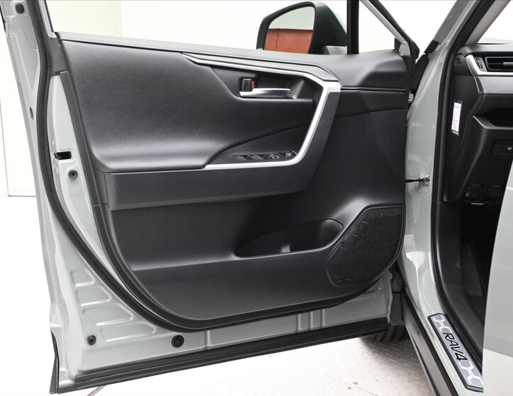 Toyota RAV4 SUV / Terénní 2,0 l 129 kw