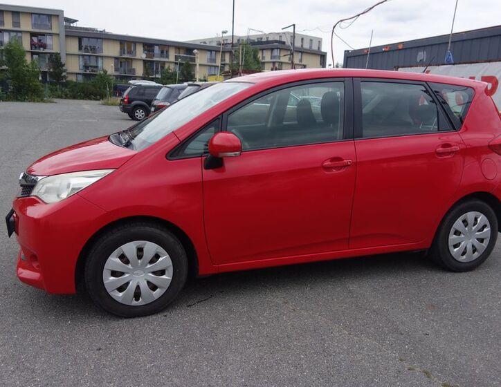 Toyota Corolla Verso 3