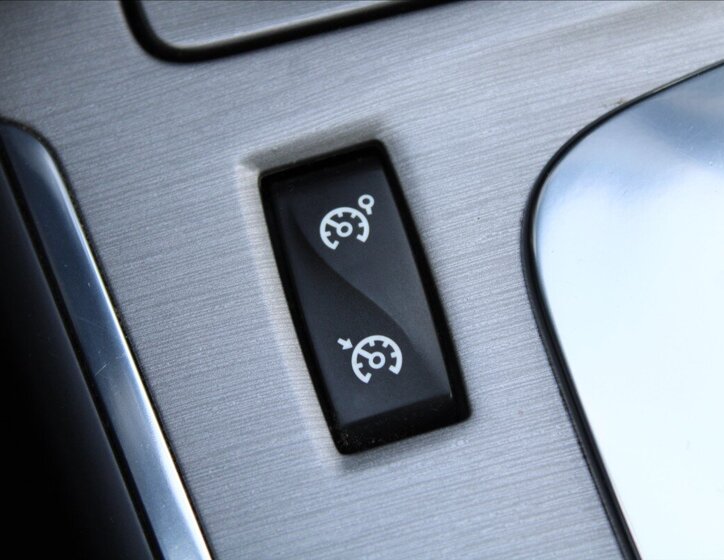 Renault Latitude Sedan / Limuzína 2,0 l 127 kw