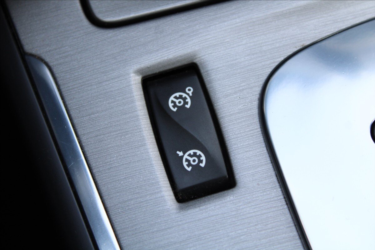 Renault Latitude Sedan / Limuzína 2,0 l 127 kw