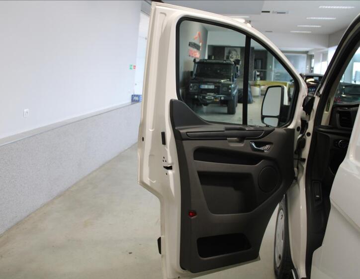 Ford Transit Custom 10