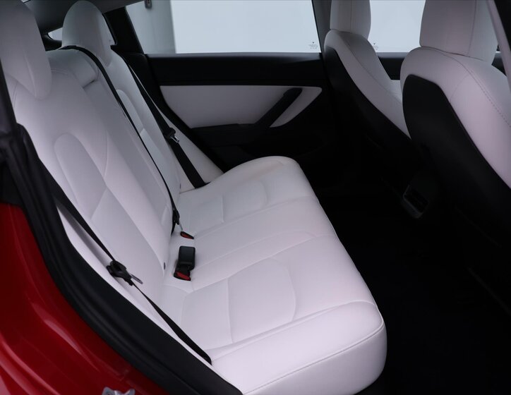 Tesla Model 3 13