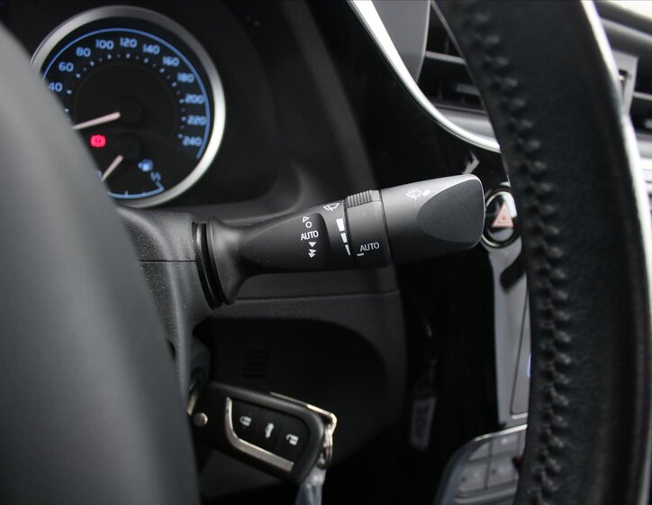 Toyota Corolla Sedan 1,6 l 97 kw