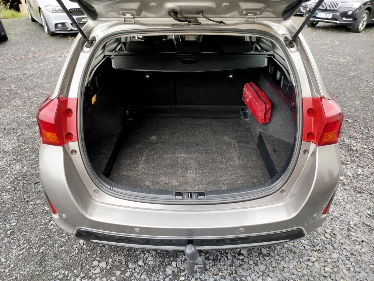 Toyota Auris Kombi 2,0 l 91 kw