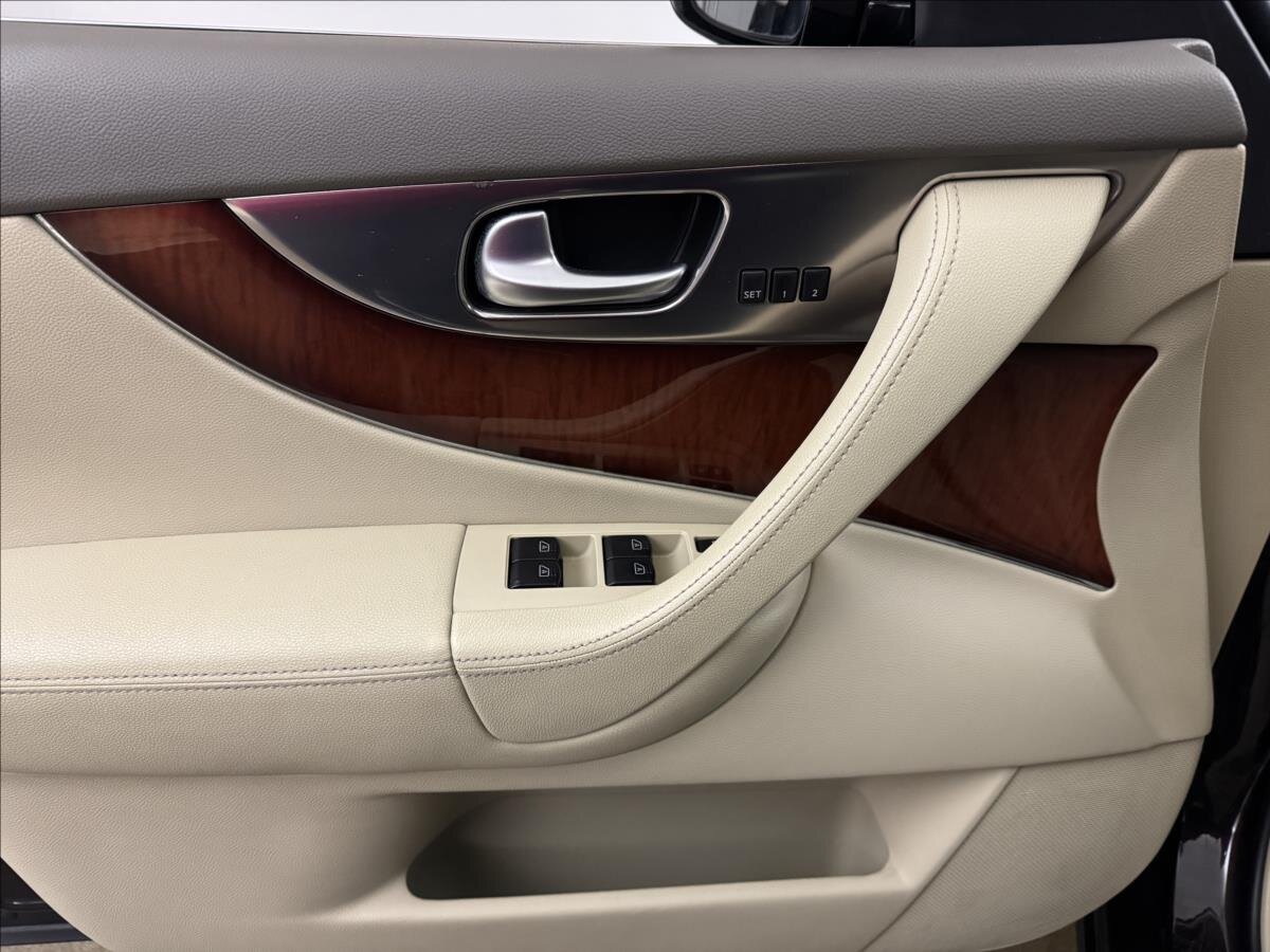 Infiniti FX37