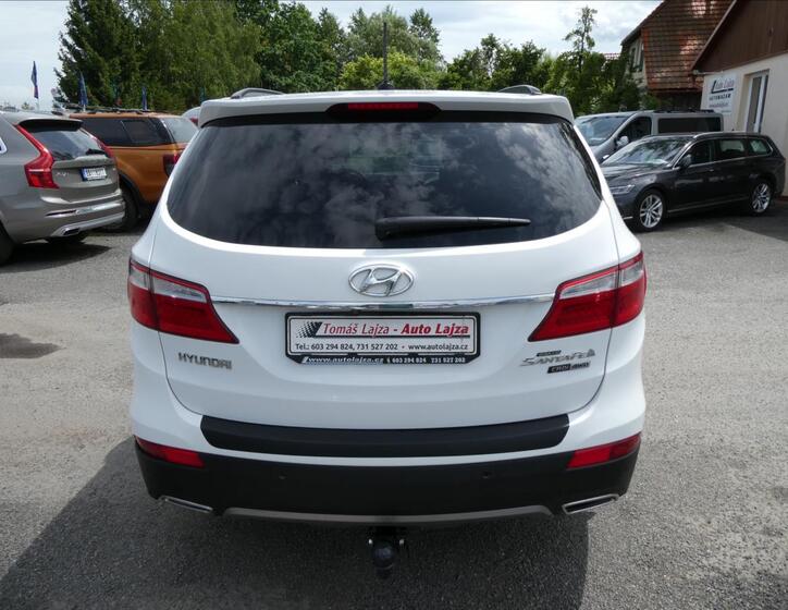 Hyundai Grand Santa Fe 8