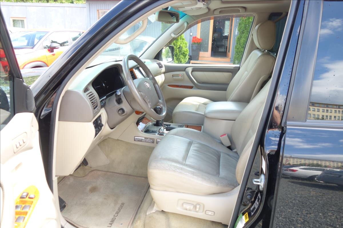 Toyota Land Cruiser SUV / Terénní 4,7 l 175 kw