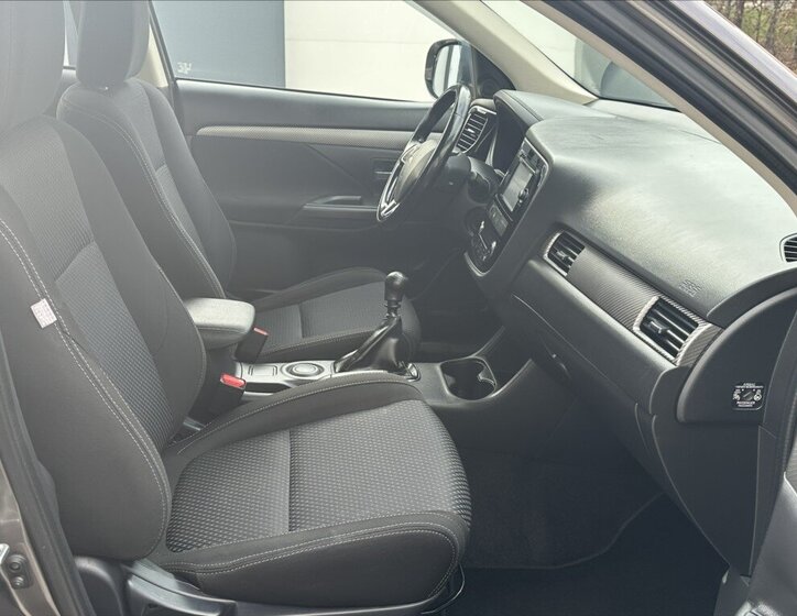 Mitsubishi Outlander SUV / Terénní 2,3 l 110 kw